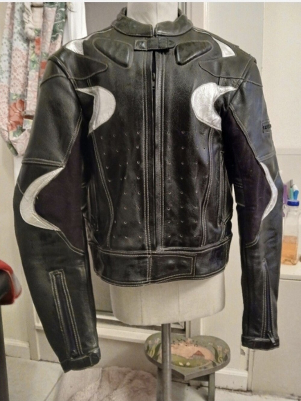 Black and‎ SilverLeather Jacket. (Motorcycle/performance) Women's Sz.6.